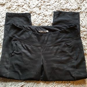 Old Navy Athletics Legging Capris XL Black